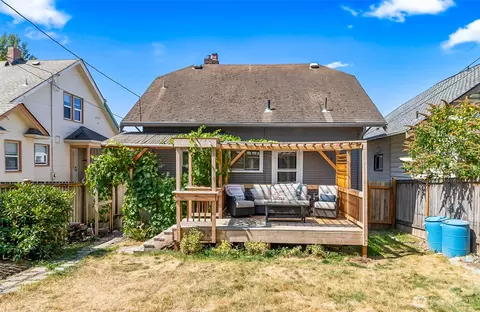 Exterior - 3503 Rockefeller Ave, Everett, WA 98201 photo 2 of 9
