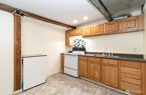 Kitchen - 3503 Rockefeller Ave, Everett, WA 98201 photo 5 of 6