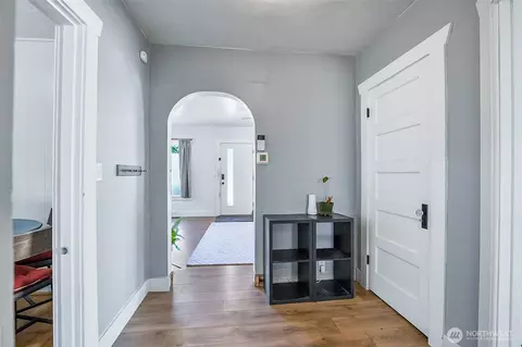 Entry Way - 3503 Rockefeller Ave, Everett, WA 98201 photo 1 of 3