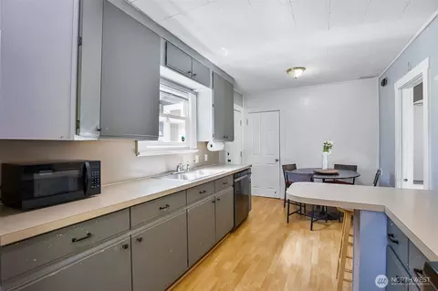 Kitchen - 3503 Rockefeller Ave, Everett, WA 98201 photo 4 of 6