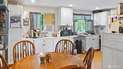 635 E Scootney St, Othello, WA 99344 photo 2
