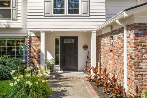 11216 E Riverside Dr, Bothell, WA 98011 photo 3
