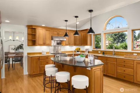 11216 E Riverside Dr, Bothell, WA 98011 photo 5
