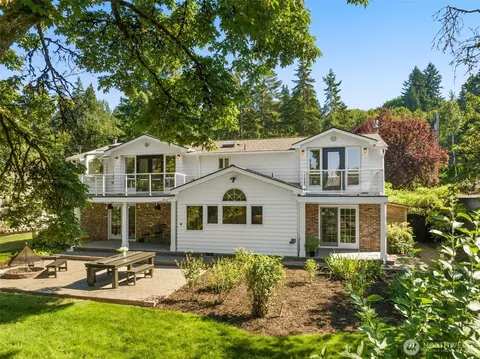 11216 E Riverside Dr, Bothell, WA 98011