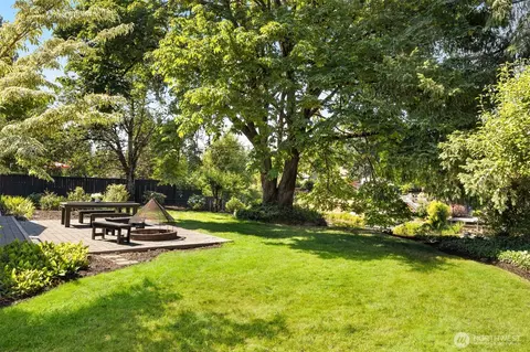 11216 E Riverside Dr, Bothell, WA 98011 photo 23