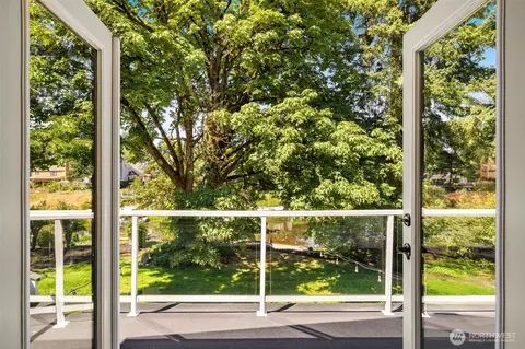 11216 E Riverside Dr, Bothell, WA 98011 photo 14