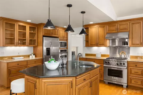 11216 E Riverside Dr, Bothell, WA 98011 photo 7