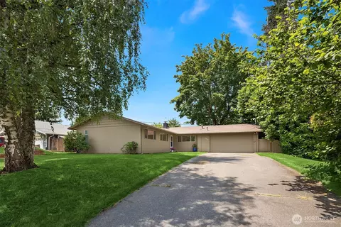 7825 115th Ave SE, Newcastle, WA 98056