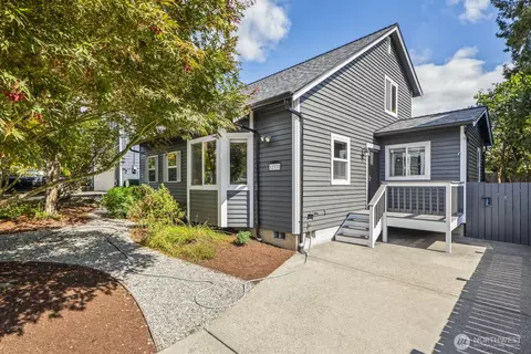 12332 40th Ave NE, Seattle, WA 98125