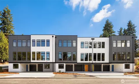 18440 10th Ave NE, Shoreline, WA 98155