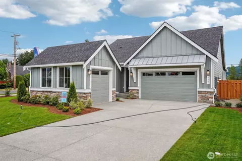 723 Thompson Dr, Enumclaw, WA 98022