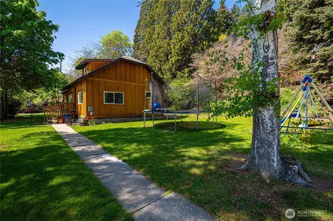 2474 Larsen Ln, Entiat, WA 98822
