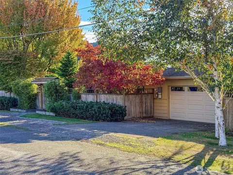 1407 Jefferson St, Port Townsend, WA 98368