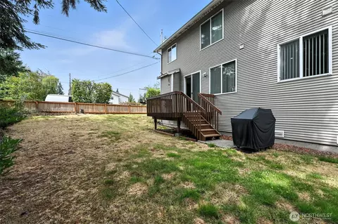 Exterior - 6627 Beverly Blvd #A, Everett, WA 98203 photo 4 of 7