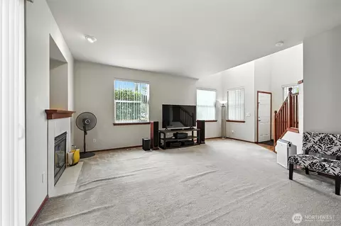 Living - 6627 Beverly Blvd #A, Everett, WA 98203 photo 2 of 2