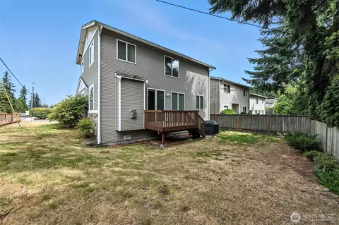Exterior - 6627 Beverly Blvd #A, Everett, WA 98203 photo 5 of 7