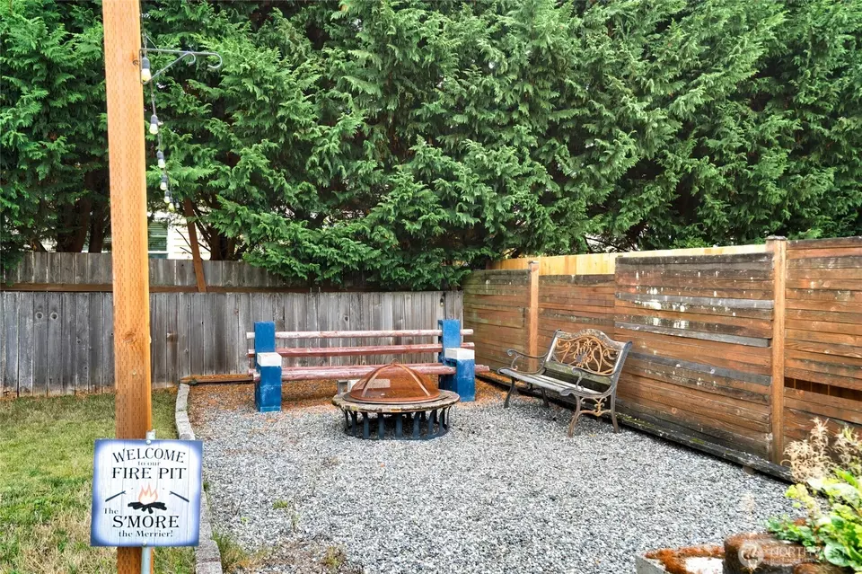 Exterior - 1928 N 35th St, Mount Vernon, WA 98273 photo 5 of 9