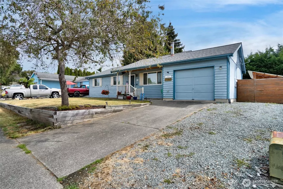 Exterior - 1928 N 35th St, Mount Vernon, WA 98273 photo 1 of 9