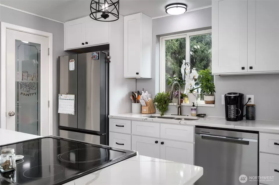 Kitchen - 1928 N 35th St, Mount Vernon, WA 98273 photo 2 of 5