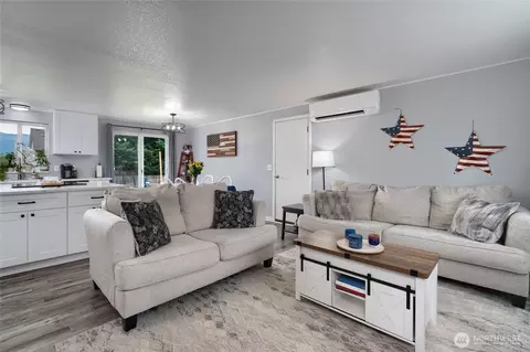 Living - 1928 N 35th St, Mount Vernon, WA 98273 photo 1 of 1