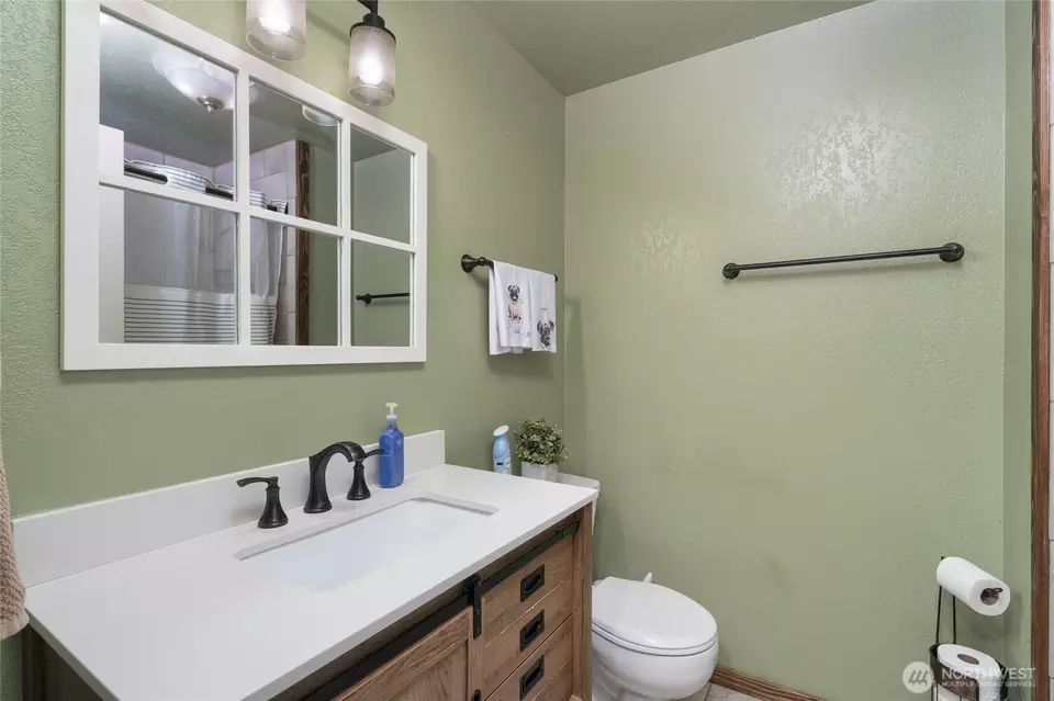 Bath - 1928 N 35th St, Mount Vernon, WA 98273 photo 1 of 2