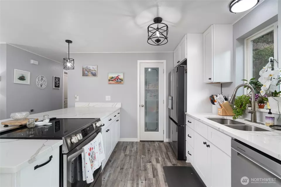 Kitchen - 1928 N 35th St, Mount Vernon, WA 98273 photo 3 of 5