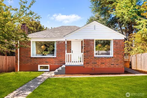 8257 Bagley Ave N, Seattle, WA 98103