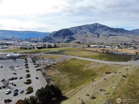100 N Apple Blossom Dr, Chelan, WA 98816