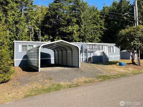 55 Paradise Ln, Pacific Beach, WA 98571