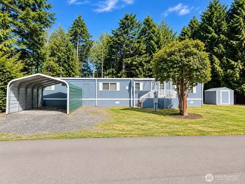 55 Paradise Ln, Pacific Beach, WA 98571