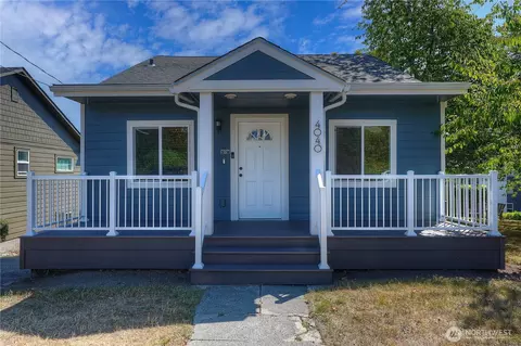 4040 32nd Ave SW, Seattle, WA 98126