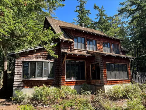90 Montgomery Ln, Eastsound, WA 98245