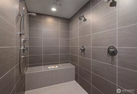 Bath - 724 Belmont Pl E, Seattle, WA 98102 photo 4 of 5
