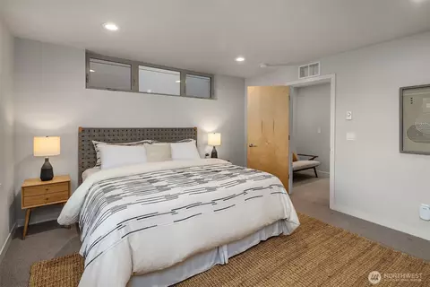 Bedroom - 724 Belmont Pl E, Seattle, WA 98102 photo 4 of 4