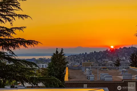 View/Area - 724 Belmont Pl E, Seattle, WA 98102 photo 2 of 2