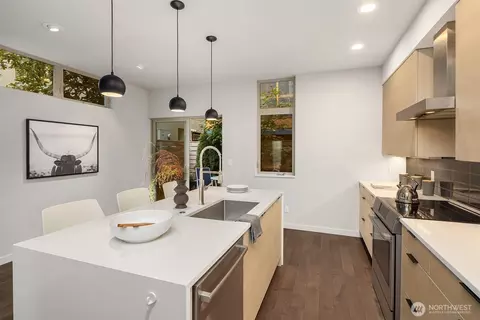 Kitchen - 724 Belmont Pl E, Seattle, WA 98102 photo 3 of 5