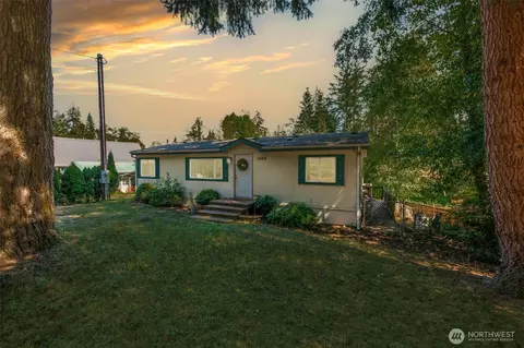 1603 Lake Dr, Camano Island, WA 98282