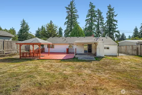 Exterior - 22408 Meridian Ave S, Bothell, WA 98021 photo 4 of 5