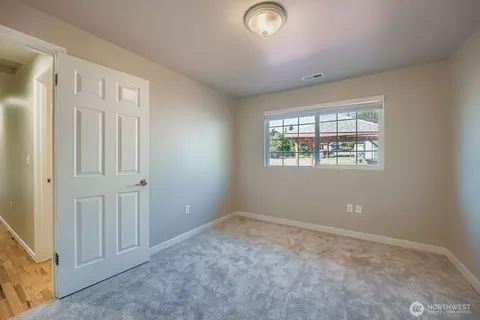 Bedroom - 22408 Meridian Ave S, Bothell, WA 98021 photo 2 of 5