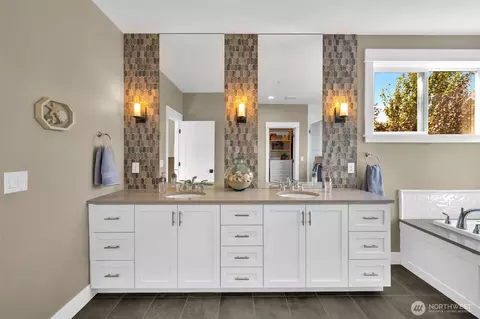 Bath - 23216 9th Ave SE, Bothell, WA 98021 photo 3 of 5