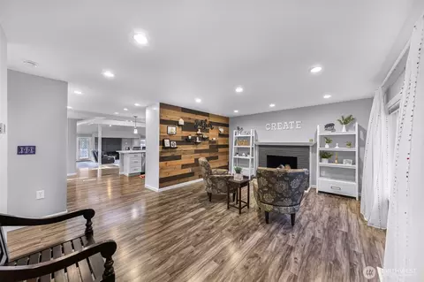 Living - 606 Morgan Rd, Everett, WA 98203 photo 1 of 6