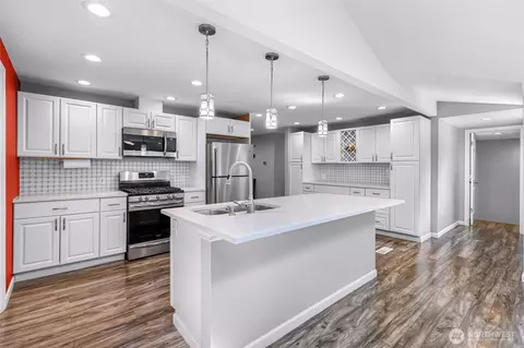 Kitchen - 606 Morgan Rd, Everett, WA 98203 photo 4 of 5