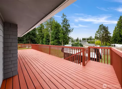 Exterior - 606 Morgan Rd, Everett, WA 98203 photo 4 of 7