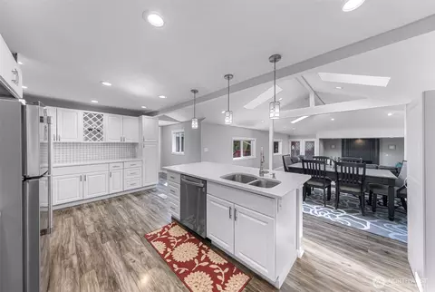 Kitchen - 606 Morgan Rd, Everett, WA 98203 photo 5 of 5