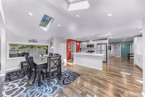 Dining - 606 Morgan Rd, Everett, WA 98203 photo 1 of 2