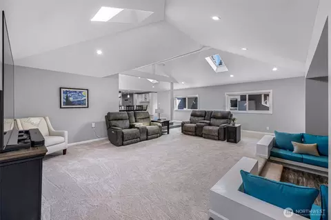 Living - 606 Morgan Rd, Everett, WA 98203 photo 4 of 6