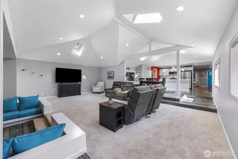 Living - 606 Morgan Rd, Everett, WA 98203 photo 3 of 6