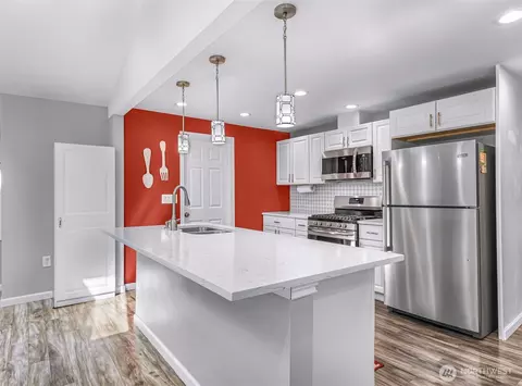 Kitchen - 606 Morgan Rd, Everett, WA 98203 photo 2 of 5