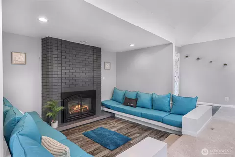 Living - 606 Morgan Rd, Everett, WA 98203 photo 6 of 6