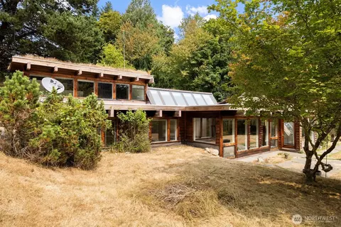 7802 W Shore Dr, Anacortes, WA 98221